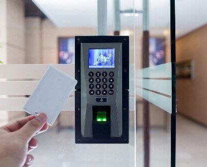 Hệ thống kiểm soát ra vào